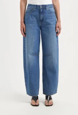 Balloon Fit Jeans Modell: Demi
