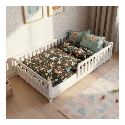 Juskys Kinderbett Naya 140x200 cm - Bett mit Rausfallschutz & Lattenrost - Holz Bodenbett Kinder Weiß